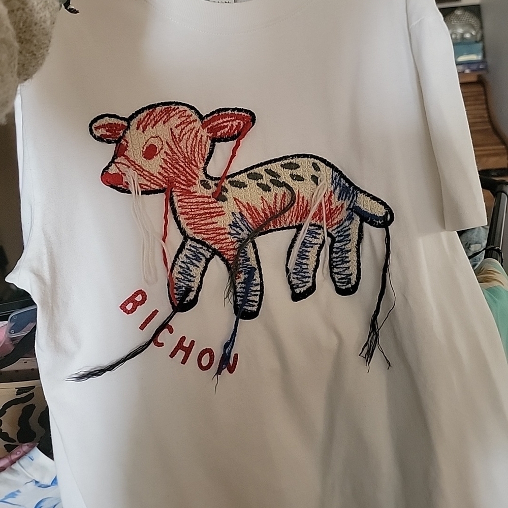 Gucci  White and Red Embroidered T-shirt 20 Across Pit